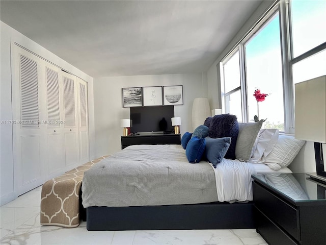 bedroom featuring a closet