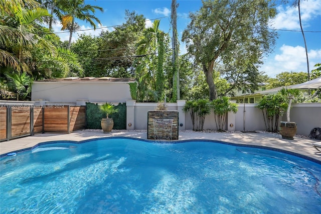 view of swimming pool featuring pool water feature