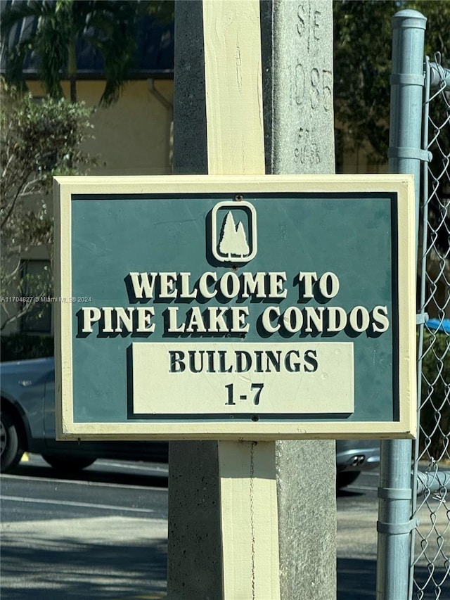 view of community / neighborhood sign