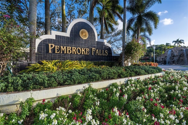 view of community / neighborhood sign