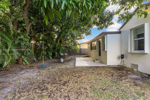 view of yard with a patio