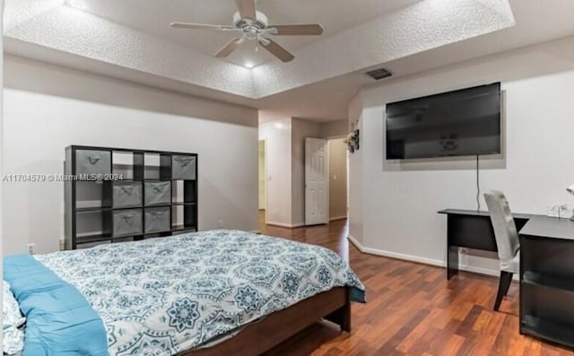 bedroom featuring a textured ceiling, dark hardwood / wood-style flooring, and ceiling fan