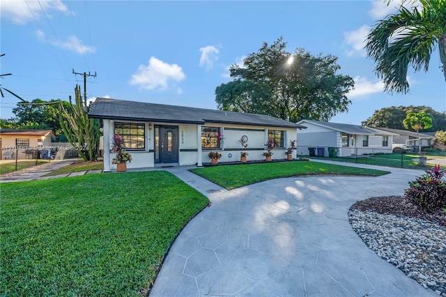 ranch-style house featuring a front lawn