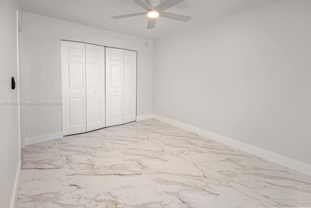 unfurnished bedroom featuring ceiling fan and a closet