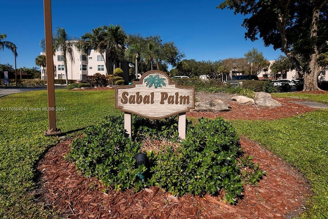 community / neighborhood sign featuring a lawn