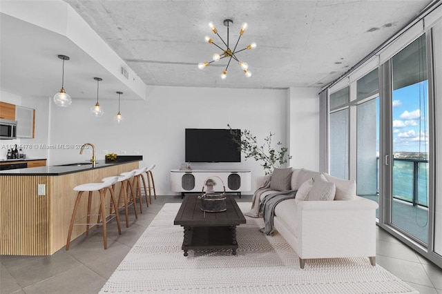 living room featuring an inviting chandelier and sink