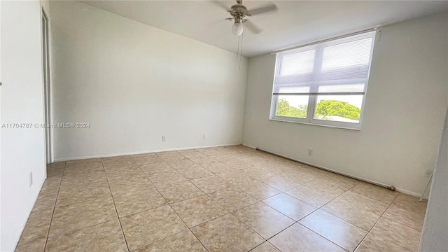 empty room with ceiling fan