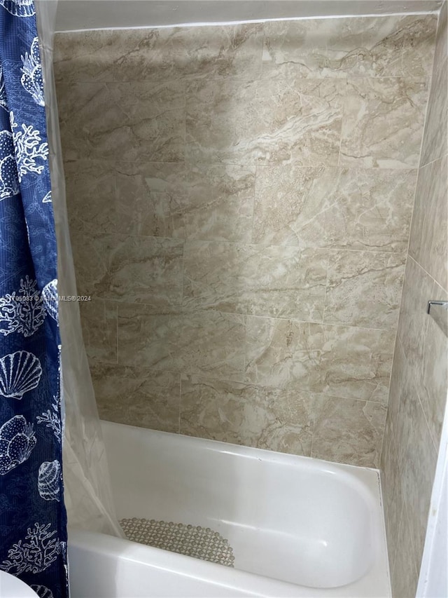 bathroom featuring shower / tub combo with curtain