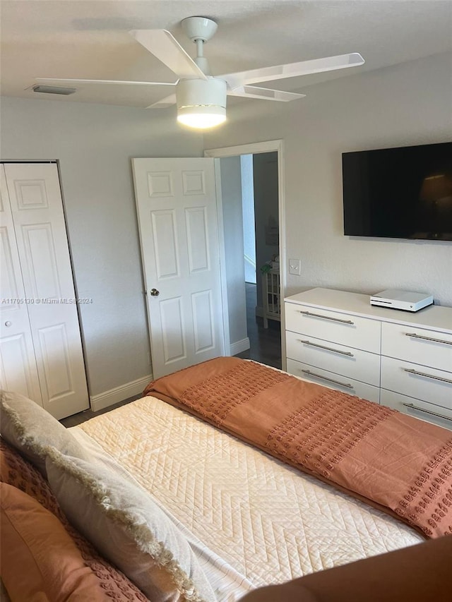 bedroom featuring ceiling fan and a closet