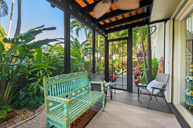 sunroom / solarium with ceiling fan