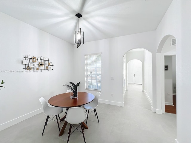 dining area with a notable chandelier