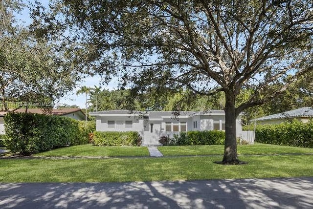 ranch-style home with a front lawn