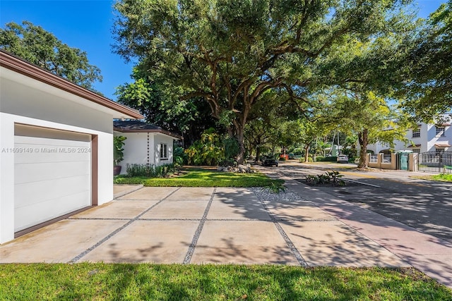 511 Madeira Ave, Coral Gables, FL 33134 - view of yard with a garage