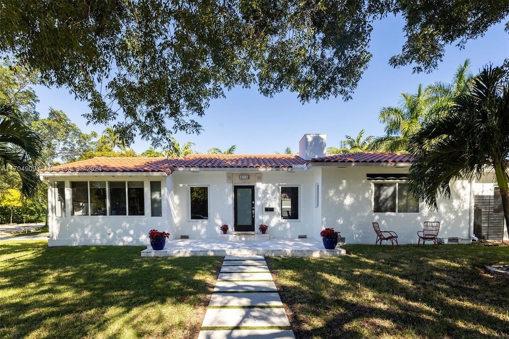 view of front of house with a front yard