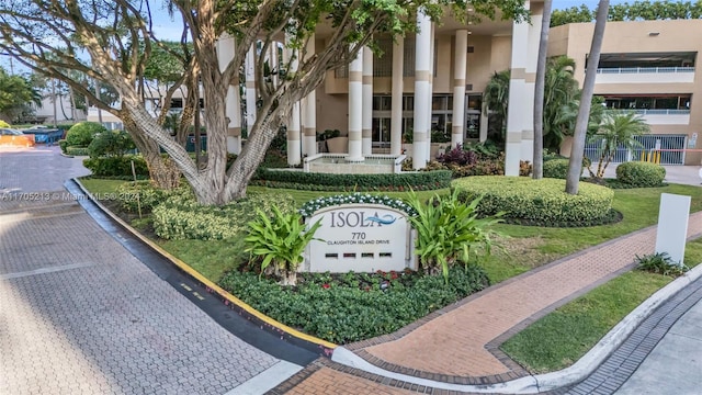 view of community / neighborhood sign