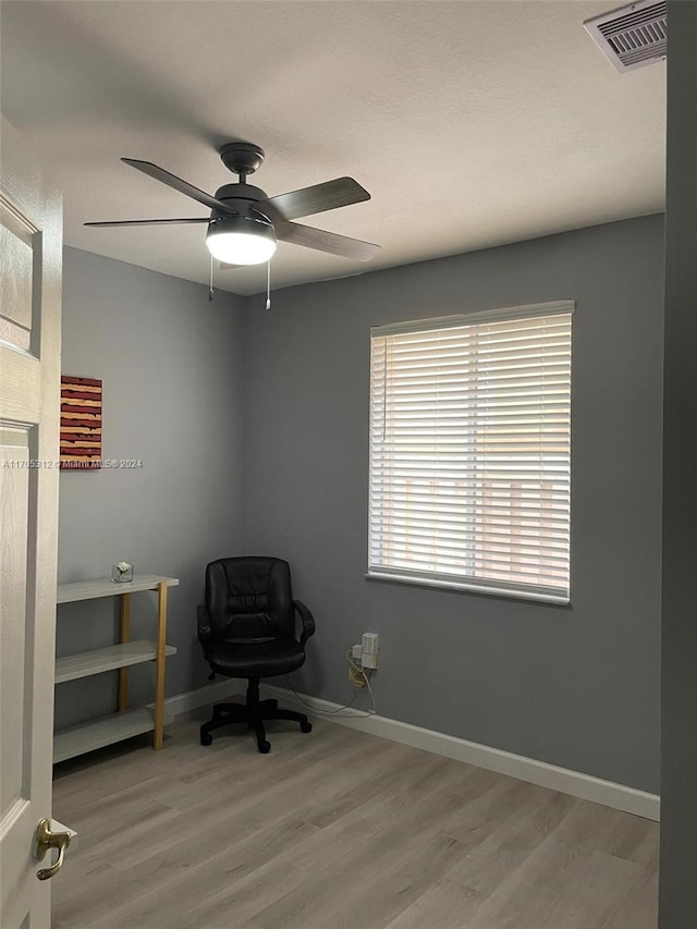 unfurnished room featuring light hardwood / wood-style flooring and ceiling fan