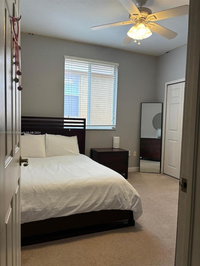 carpeted bedroom featuring ceiling fan