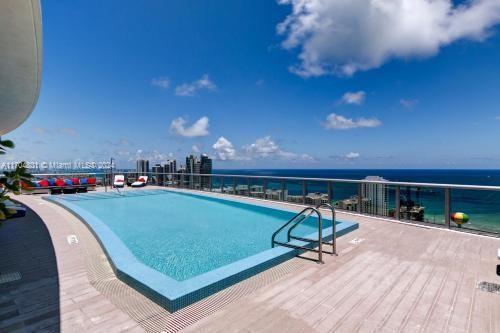 view of pool featuring a water view