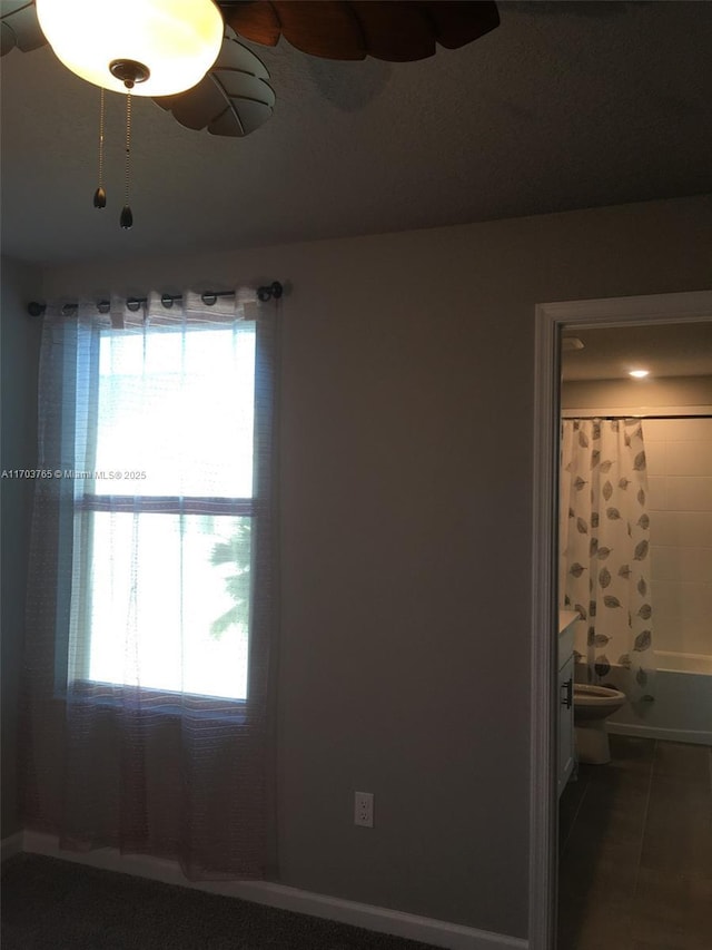 empty room featuring a ceiling fan