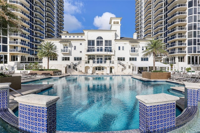 view of swimming pool featuring a patio