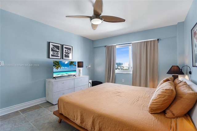 bedroom with ceiling fan