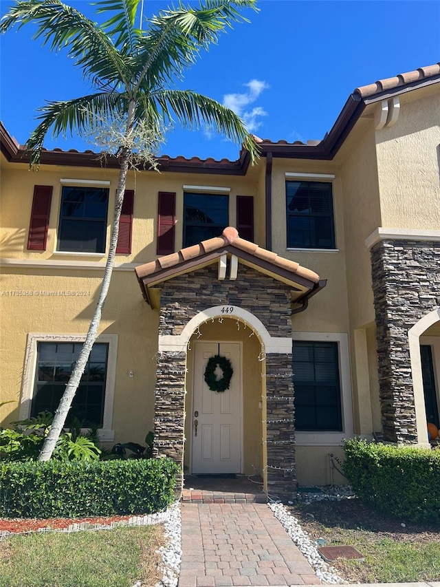 view of entrance to property