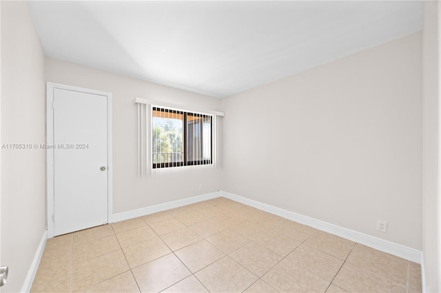 unfurnished room featuring light tile patterned flooring