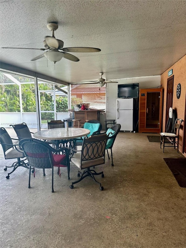 sunroom featuring ceiling fan