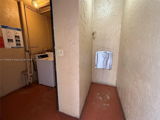 laundry room with washer / clothes dryer