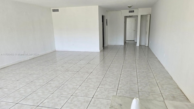 spare room featuring light tile patterned flooring