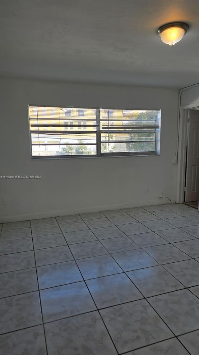 spare room featuring light tile patterned floors