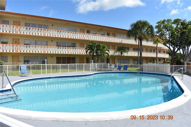 view of swimming pool