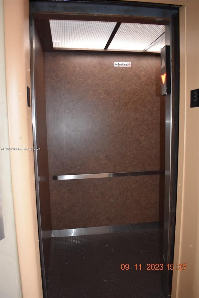 room details with elevator