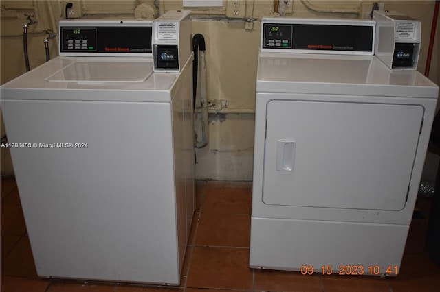 laundry room with tile patterned floors and washer and clothes dryer