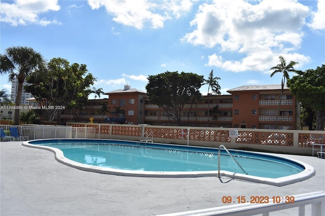 view of swimming pool