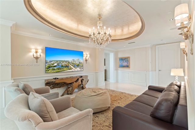 living room with a raised ceiling, crown molding, and an inviting chandelier