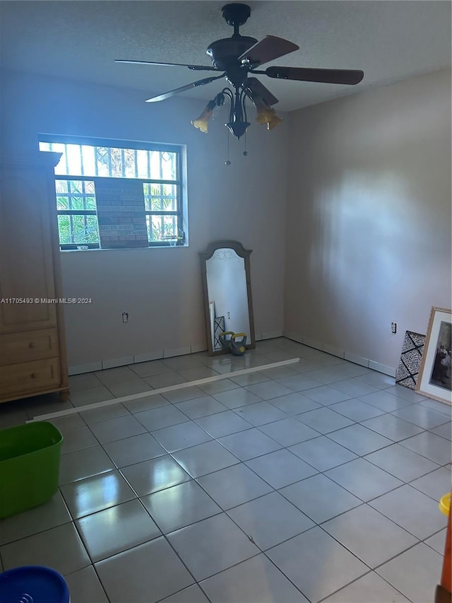 unfurnished room featuring light tile patterned flooring