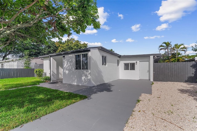 view of front of home with a front lawn