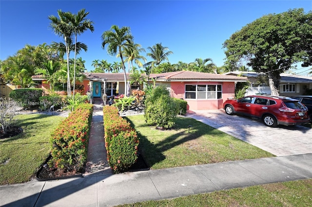 single story home featuring a front yard