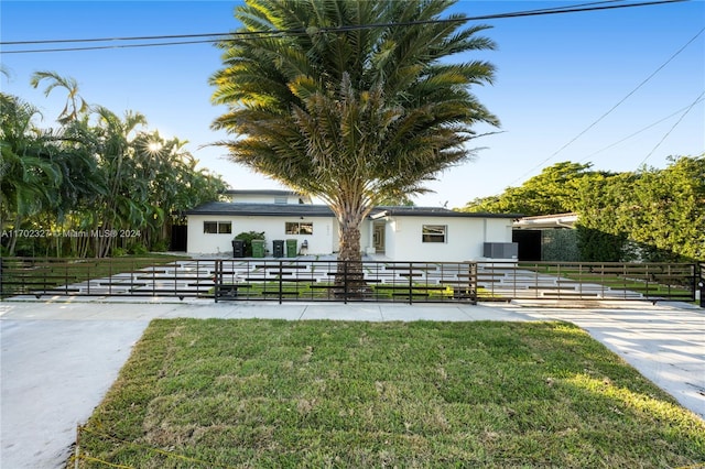 view of front of home with a front lawn