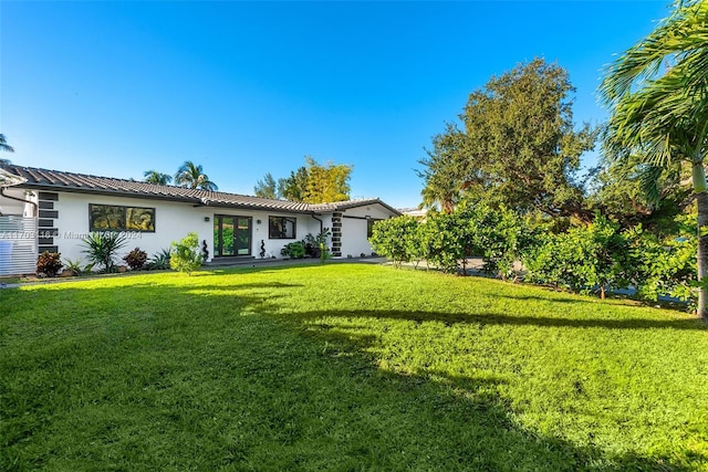 view of yard with a garage