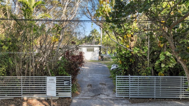 view of front of property