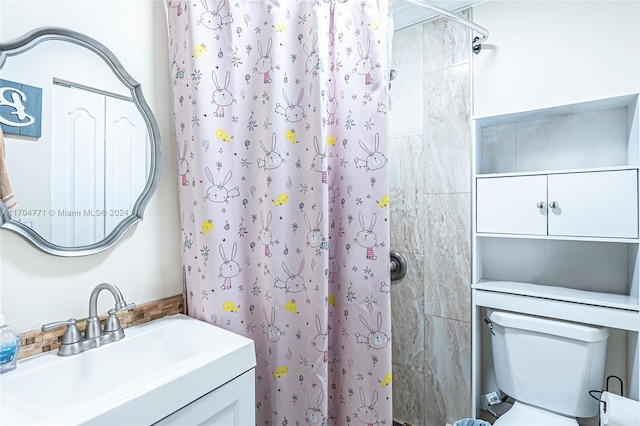 bathroom with vanity, toilet, and curtained shower