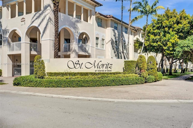 view of community / neighborhood sign