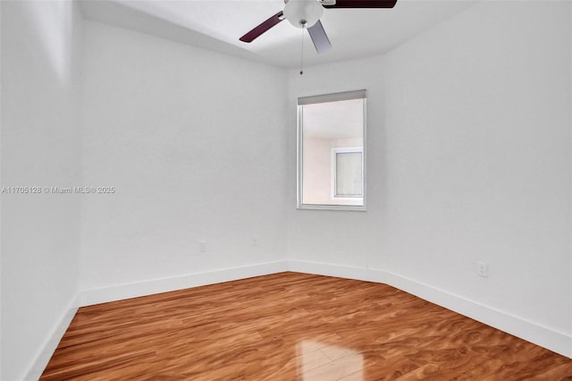 unfurnished room featuring light wood finished floors, ceiling fan, and baseboards