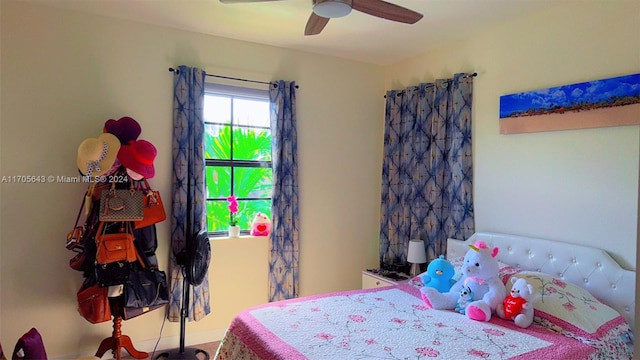 bedroom with ceiling fan