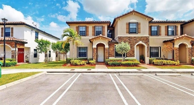 view of mediterranean / spanish-style home