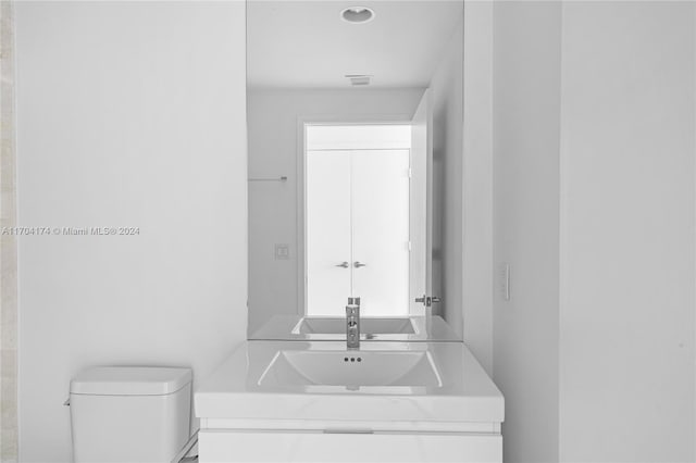 bathroom featuring sink and toilet