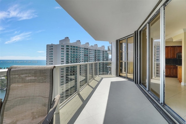 20281 E Country Club Dr Unit 2104, Aventura, FL 33180 - view of urban area featuring a nearby body of water