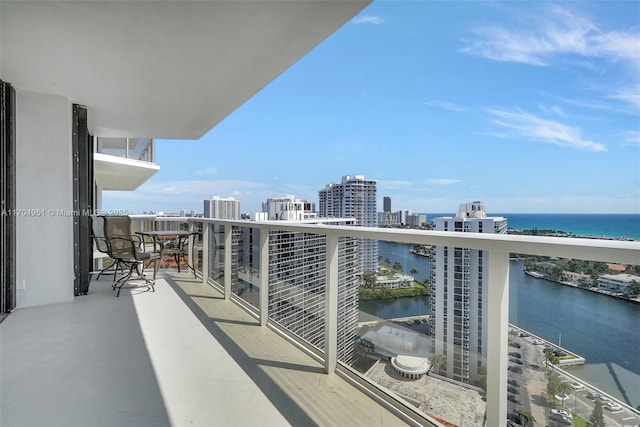 20281 E Country Club Dr Unit 2104, Aventura, FL 33180 - view of pantry